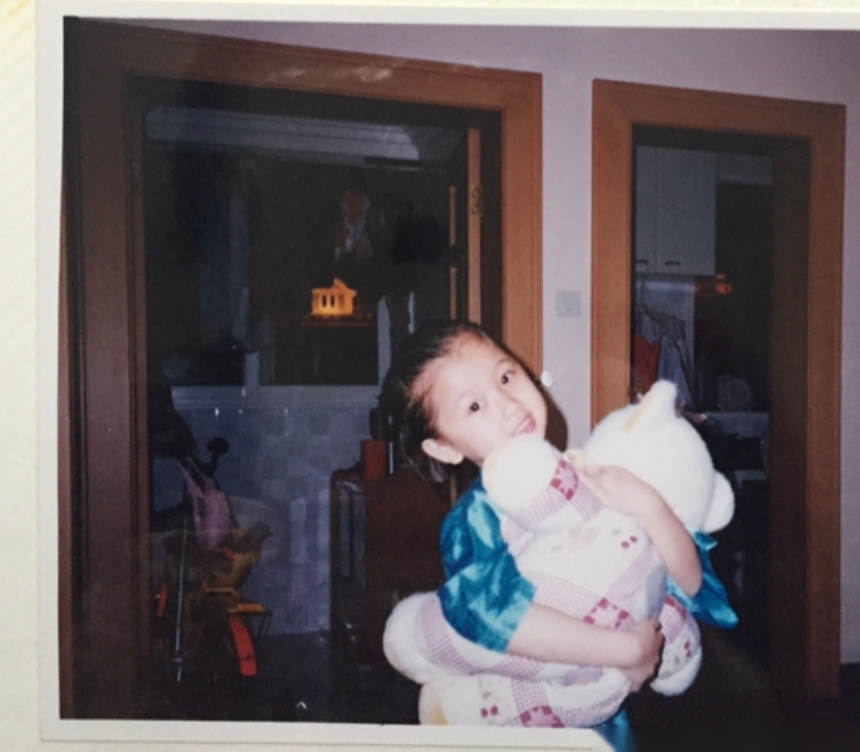 青春有你2# 虞书欣小时候照片曝光,能看出虞书欣小时候就活泼开朗