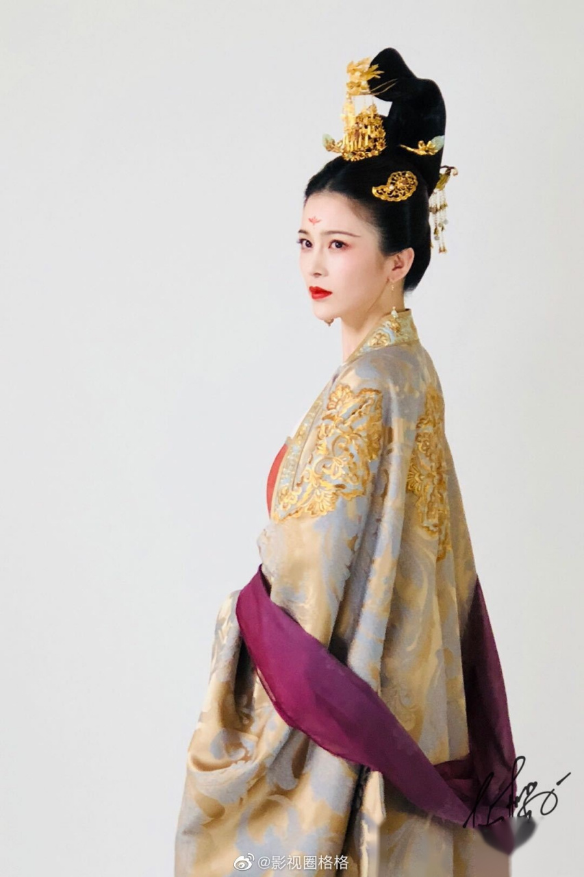 赵樱子饰演的女主贺兰茗玉,不得不说赵樱子太适合古装了,人间仙女绝美