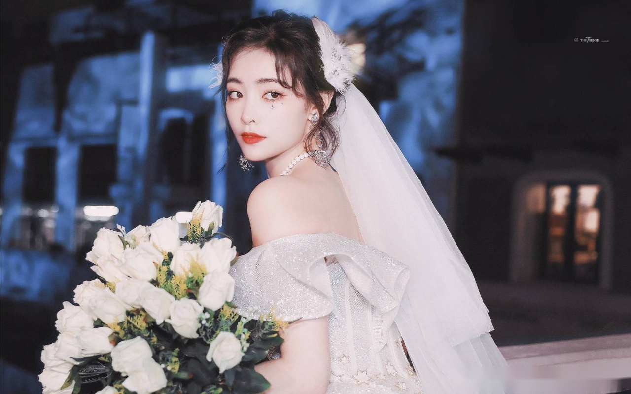 许佳琪婚纱造型#好仙,好想当时能在这条路上偶遇.[流泪]