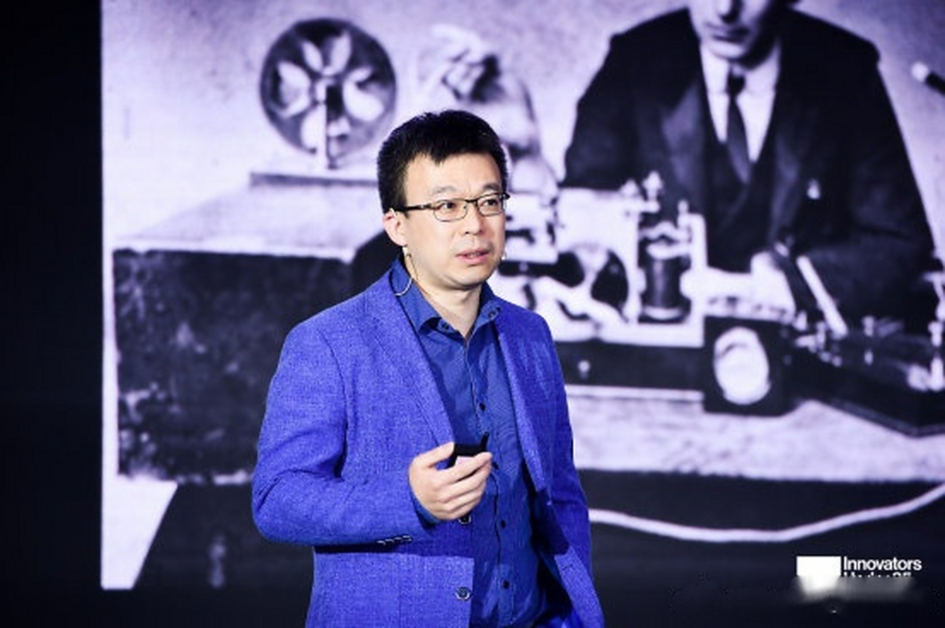 【矽典微创始人,复旦大学微电子学院教授徐鸿涛:芯片性能的提升让射频