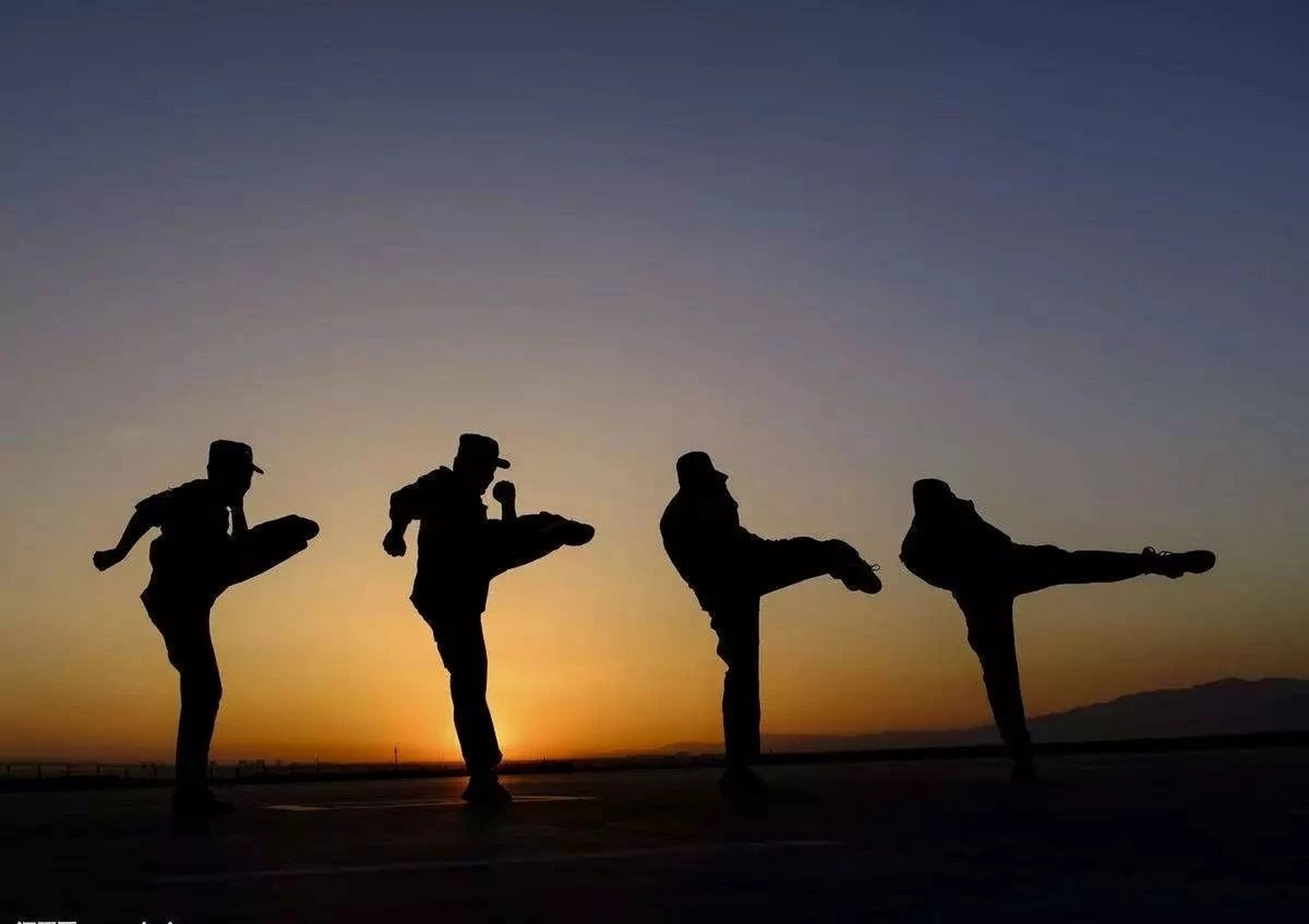 接受自己的普通,全力以赴的出众.  早安,中国军人[心]