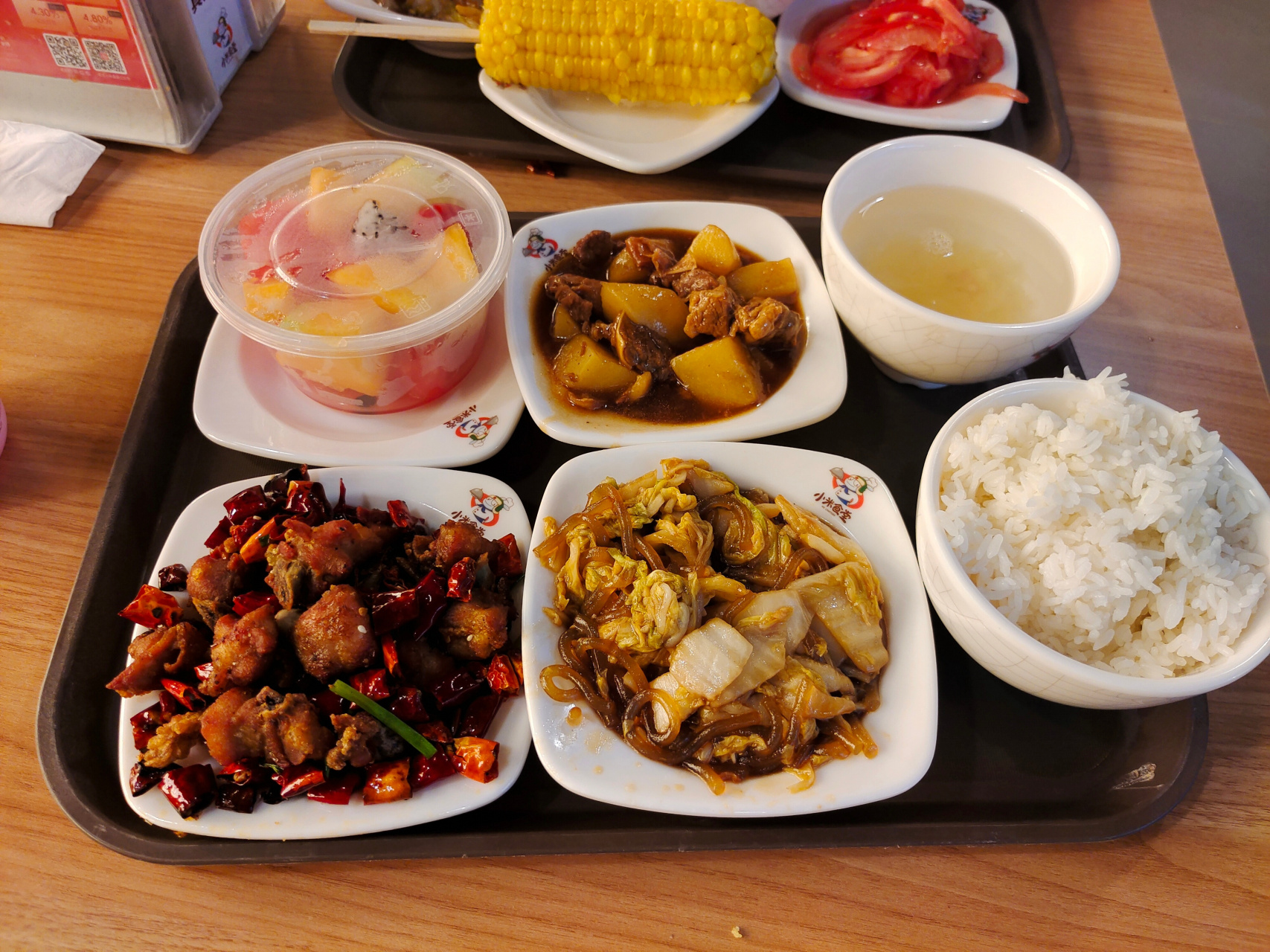 小米食堂的午餐,丰富吧?