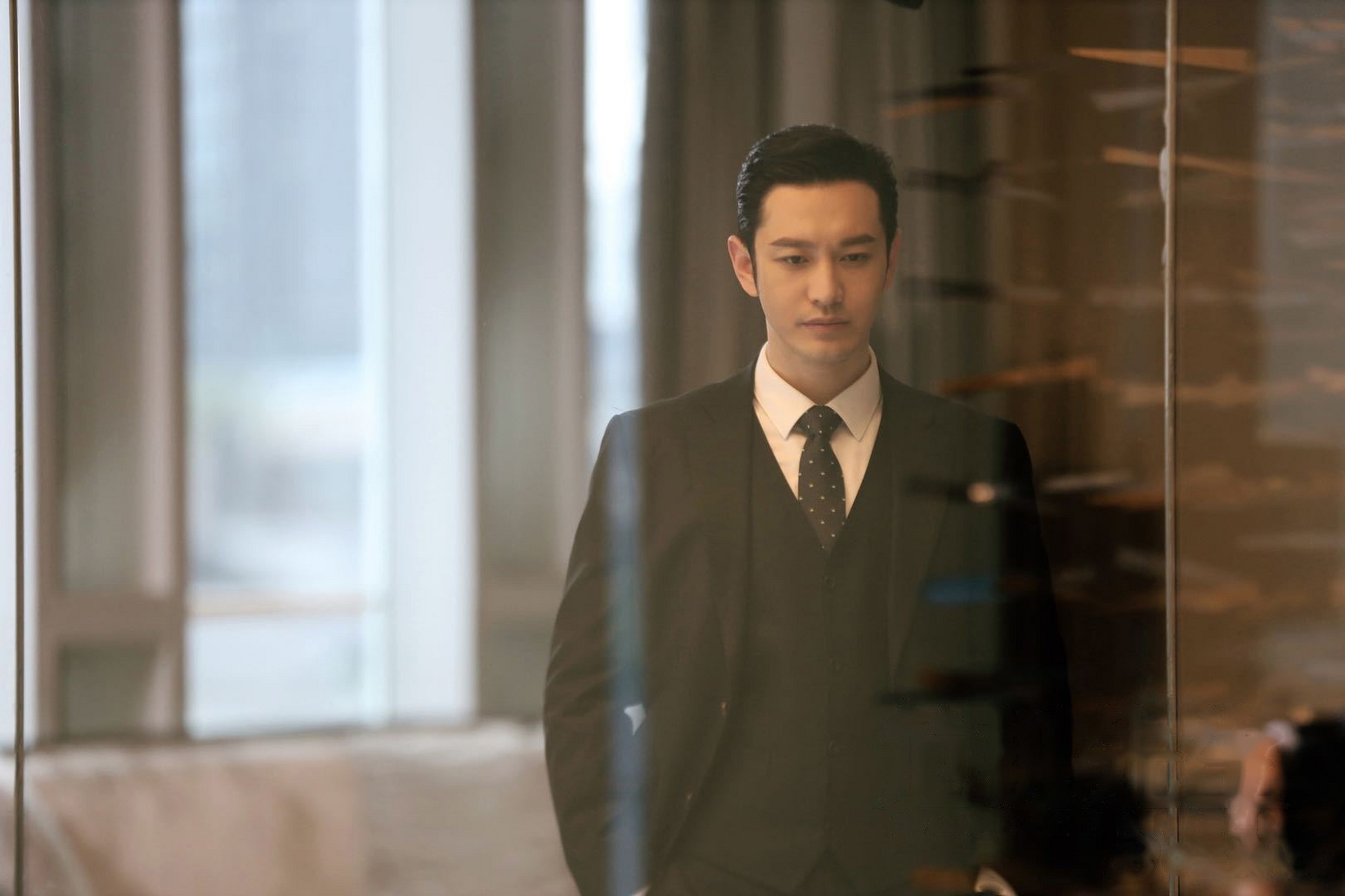 黄晓明 领衔主演的电视剧《危机先生》预告来咯～此剧讲述了危机公关