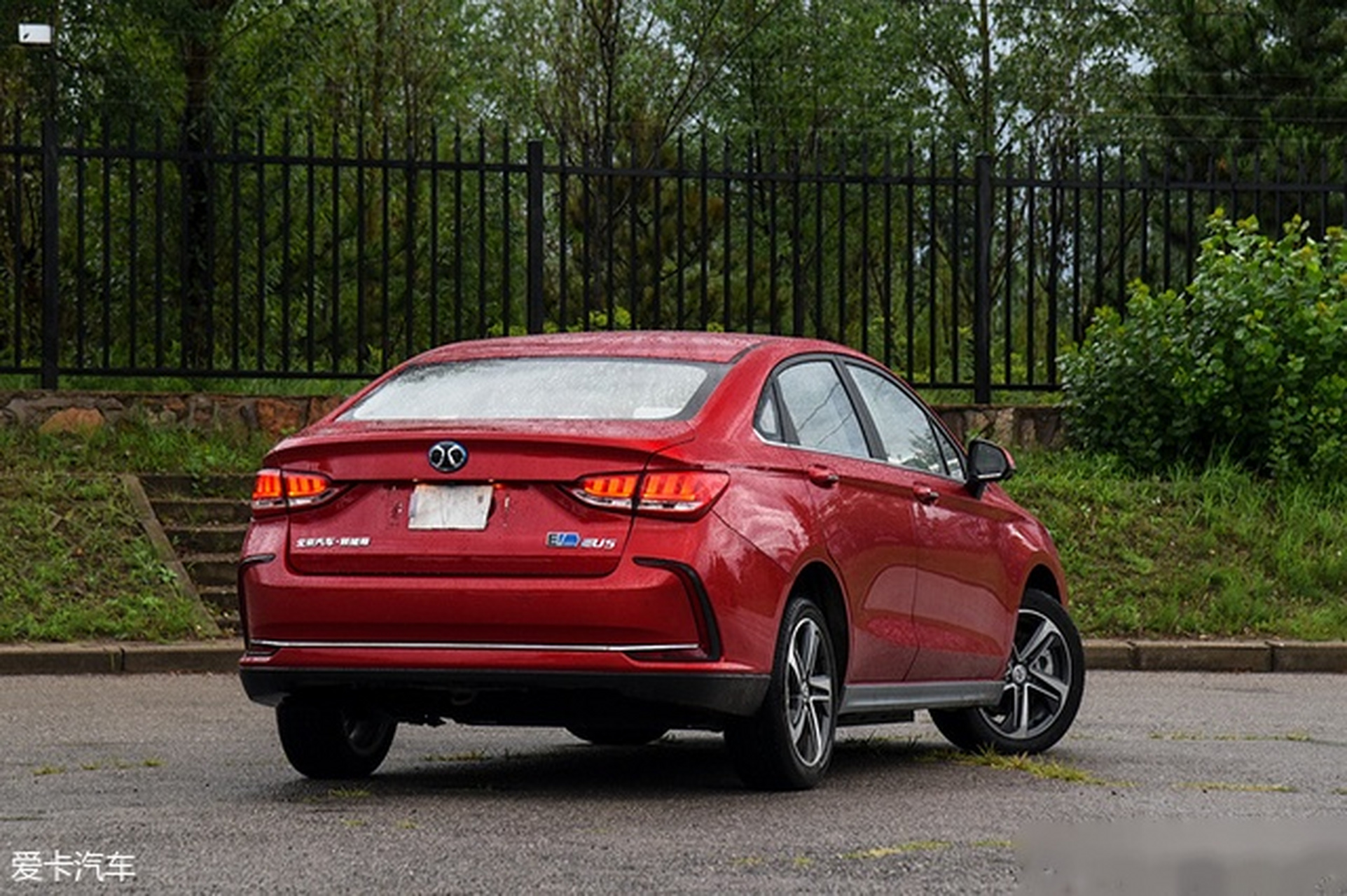 【爱卡新能源评测北汽新能源eu5 r500】在中国的纯电动汽车市场上