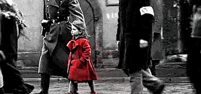 《辛德勒的名单》中最让人心疼的红衣小女孩,在影片中最后也没有受到