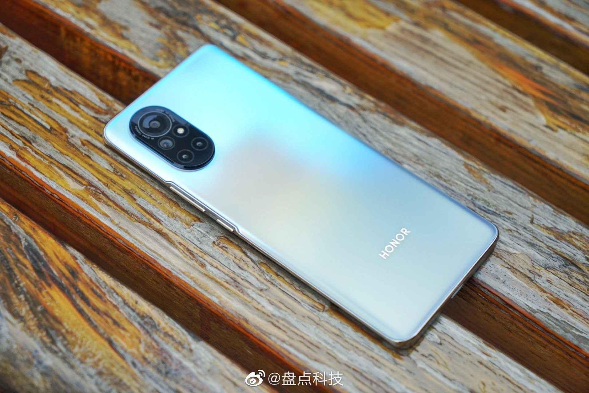 荣耀v40轻奢版 钛空银配色, ag磨砂工艺,颜色千变万化, 7.