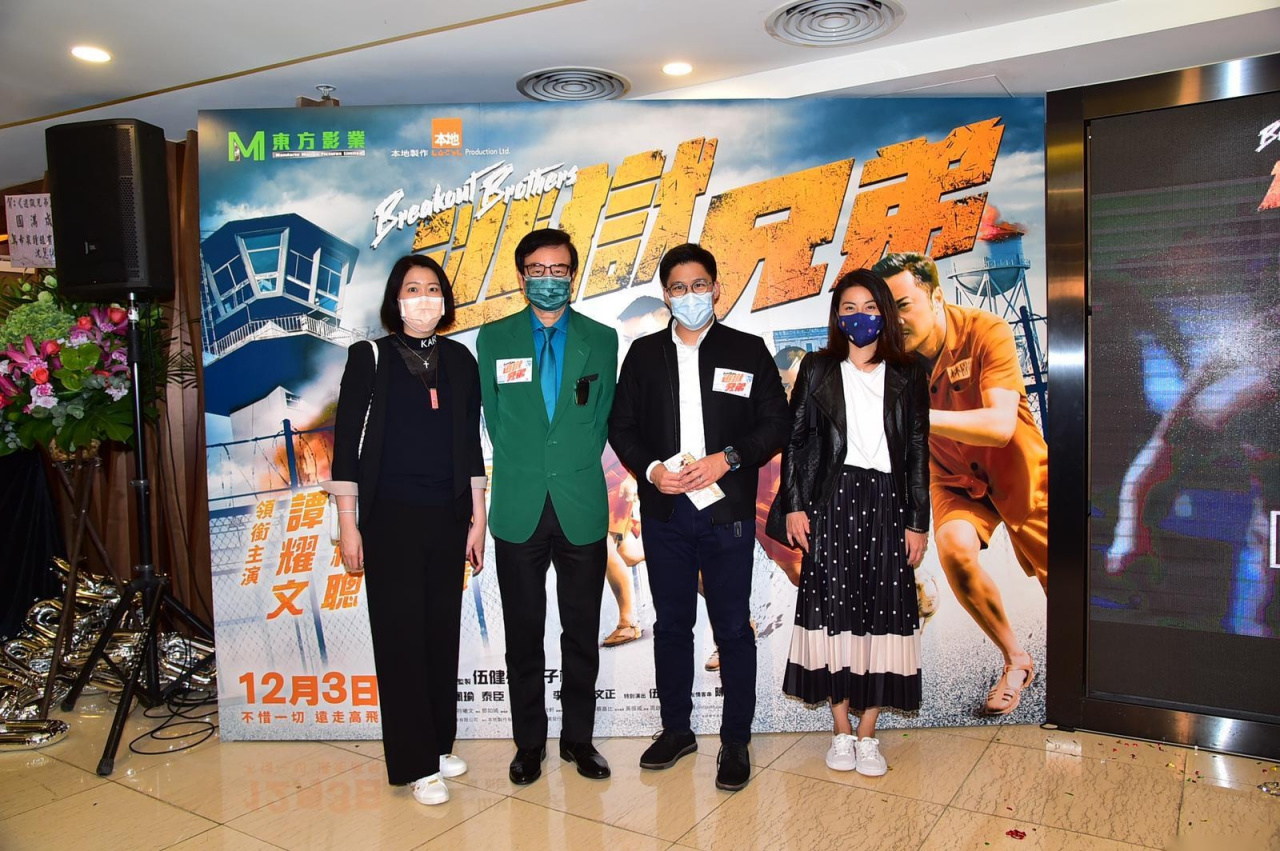 霍啟剛郭晶晶夫婦出席我們香港逃獄兄弟首映,影片昨天愛奇艺上綫,成績