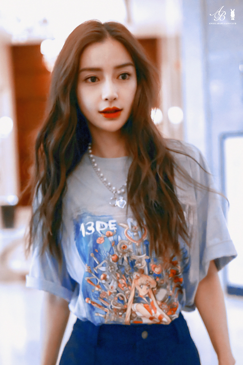 下午好～请将将们收下小会姗姗来迟的饭拍[挤眼]@angelababy