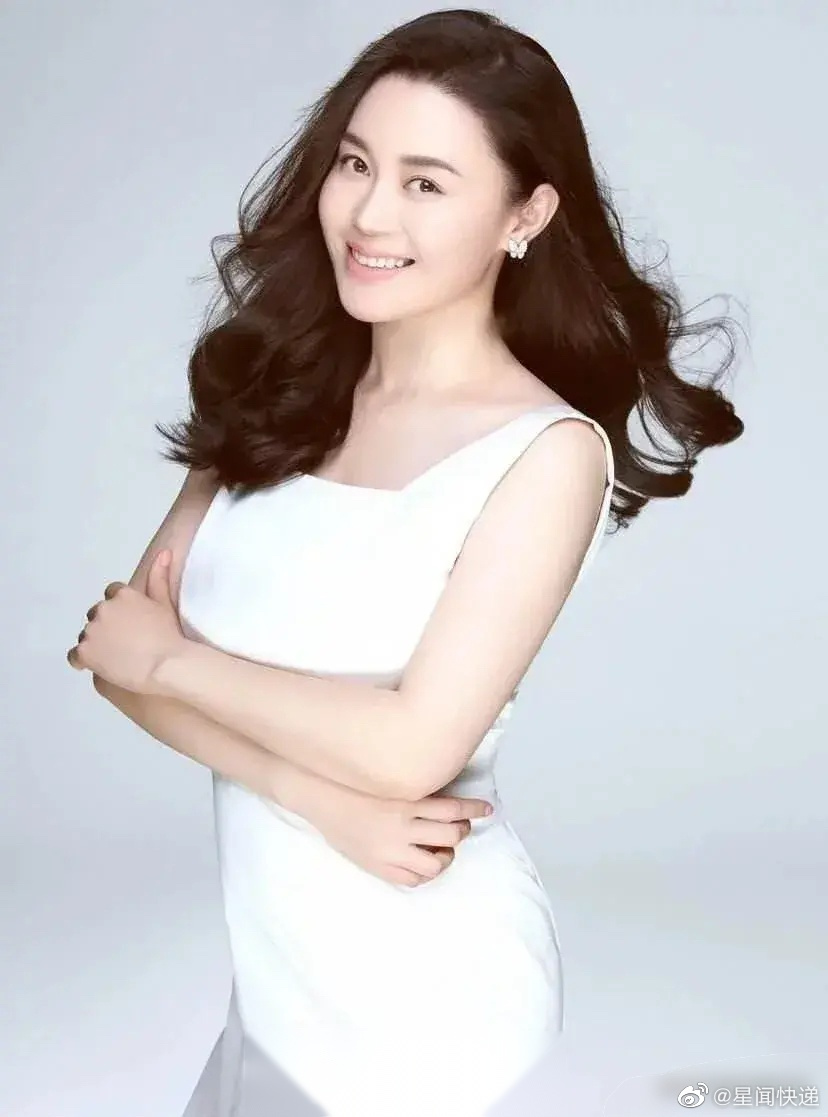 2003年《马大帅》开机时,阿薇一角尚无合适人选,赵本山有点犯愁.