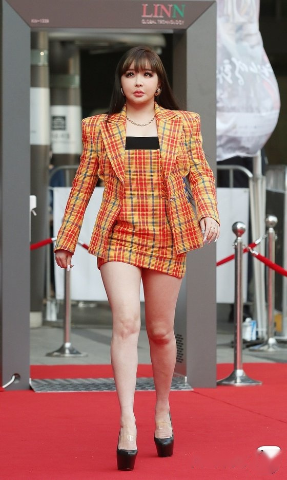 朴春方回应发福脸部僵硬:为了补充体力,度过了充裕的时间,身体有点