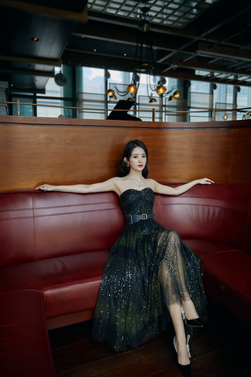 赵丽颖 昔年风尚与现代摩登的交相碰撞,与boss@赵丽颖 共赴一场华丽