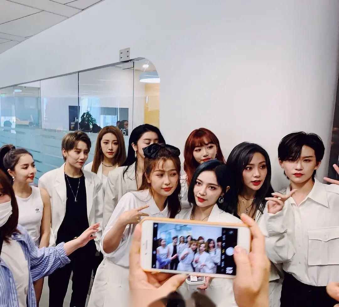 the nine最新同框合照生图:刘雨昕,虞书欣,许佳琪