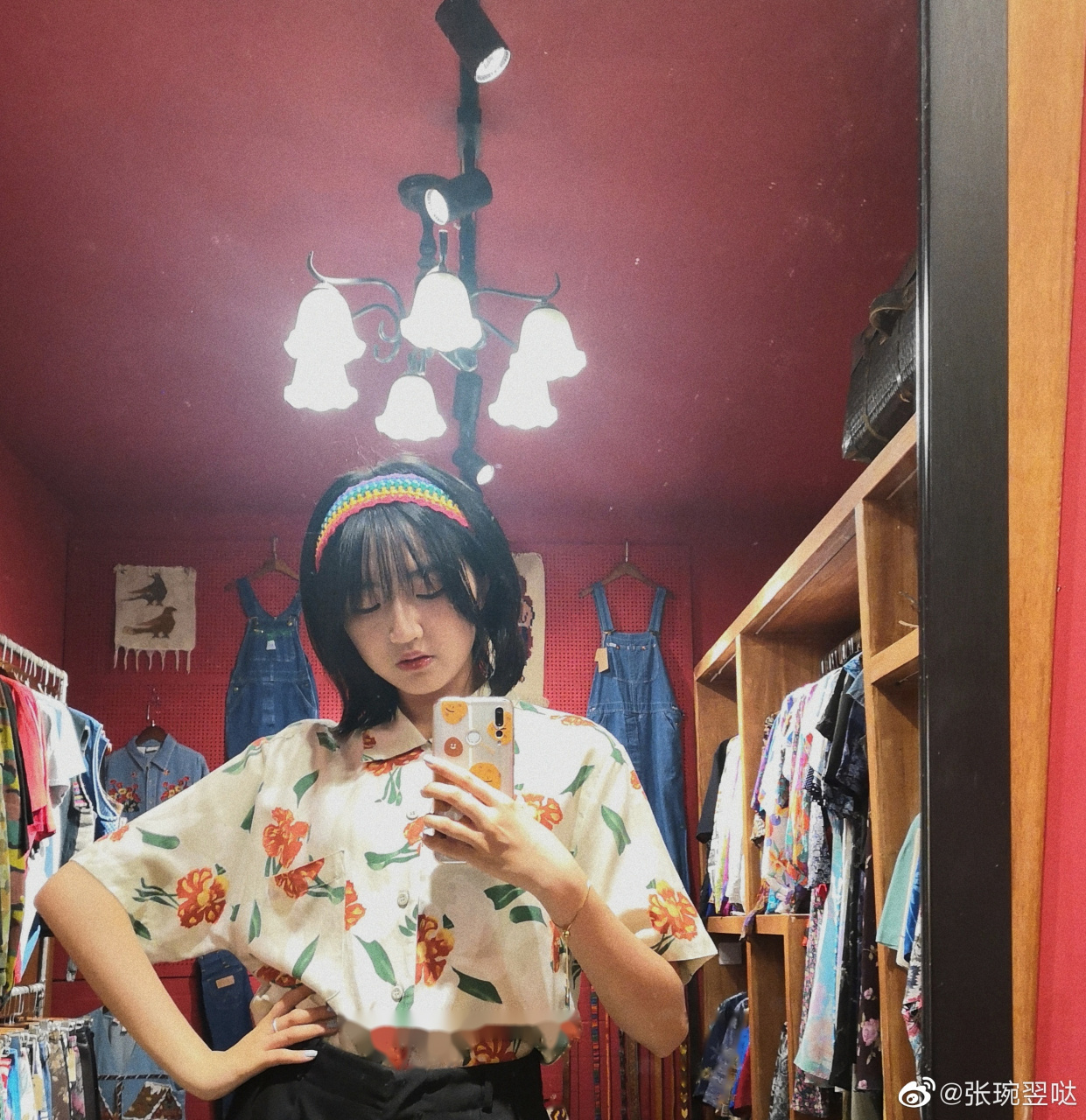 今天小张也算是过了520了, 现在是古着店打工的小张.