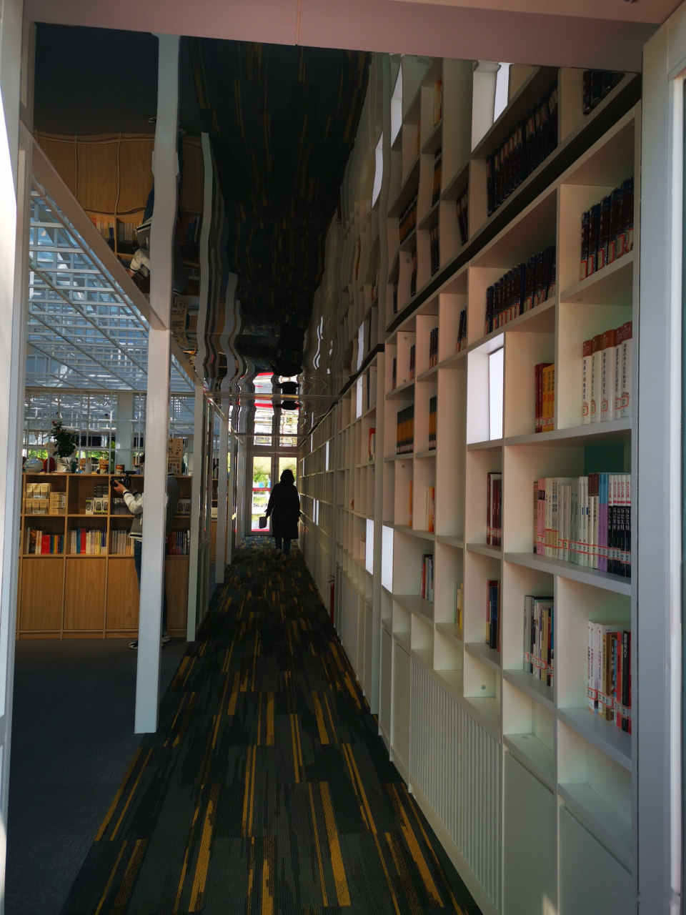 最美校园北京一零一中,最美书吧四宜书屋,高三先开学了,值得庆贺!