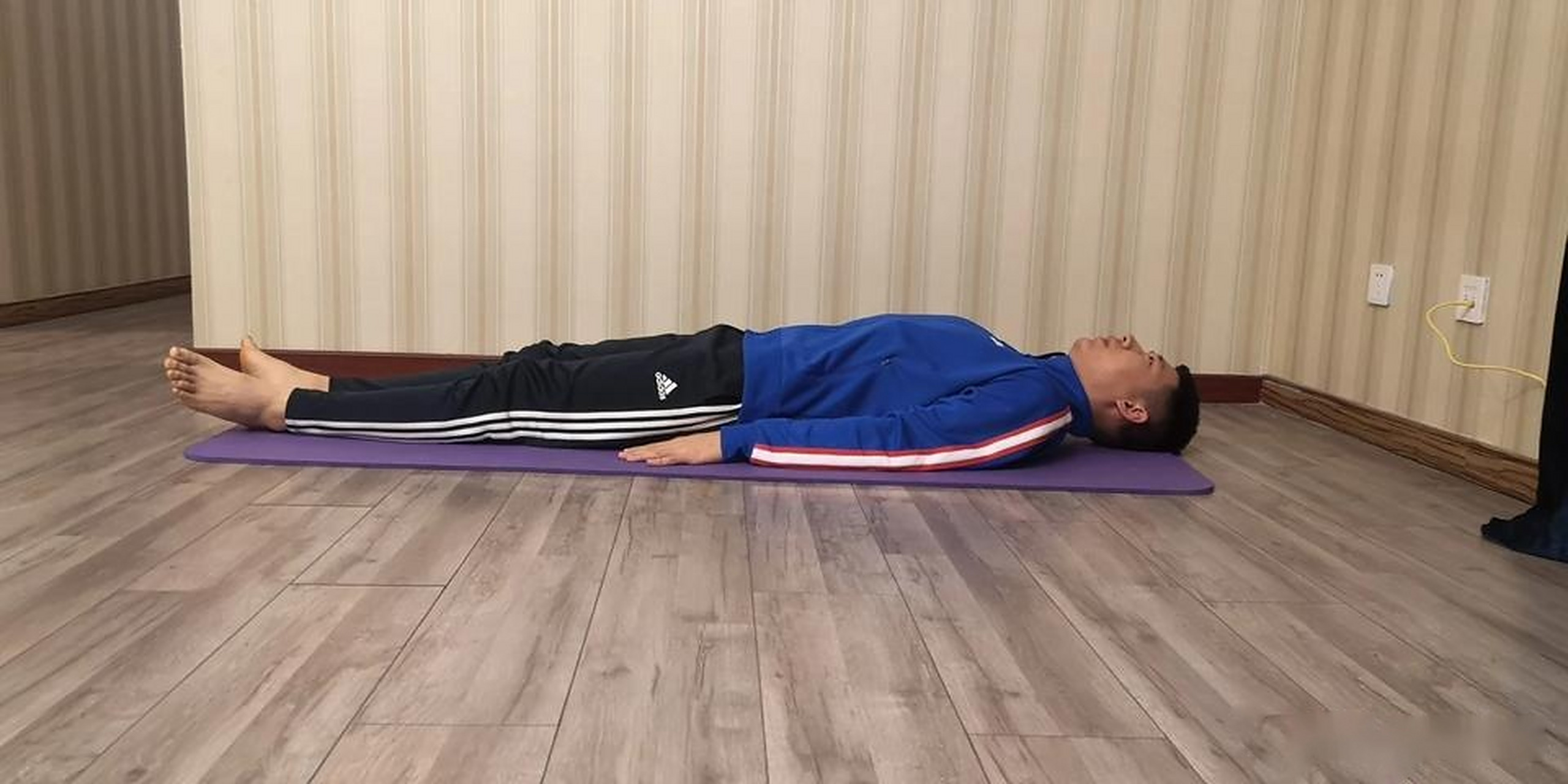 腰椎锻炼的黄金动作:挺肚子, 挺肚子是针对腰椎间盘突出或腰肌劳损