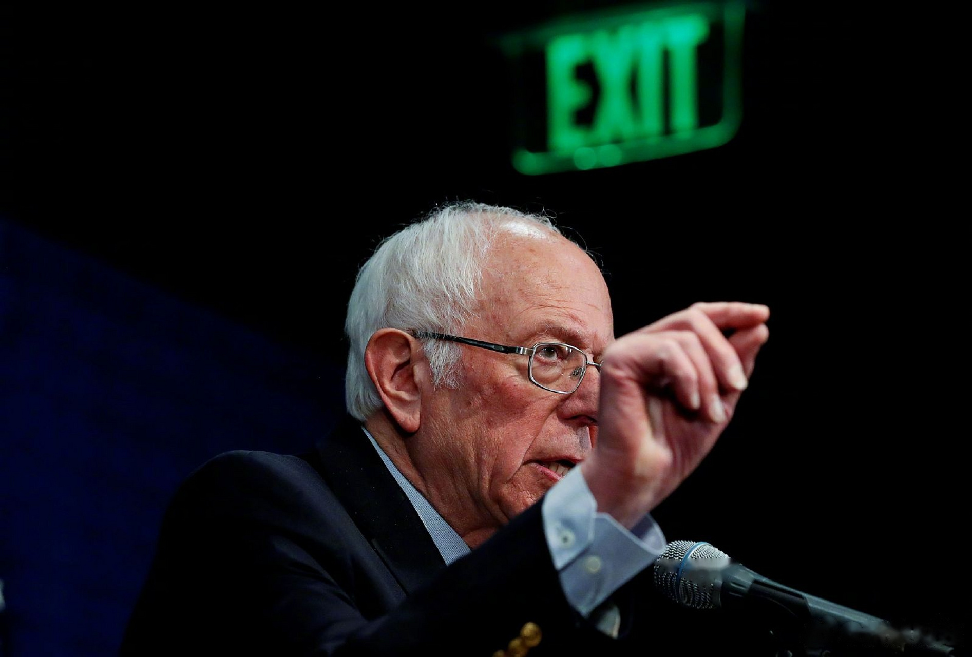 【#桑德斯宣布退出美国总统大选# 】桑德斯退选:拜登成为美国民主党