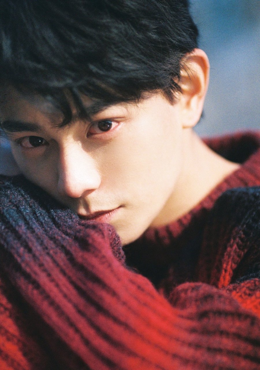 完美日记直播周拟邀嘉宾名单曝光,网友坐不住了,有成团夜的内味了