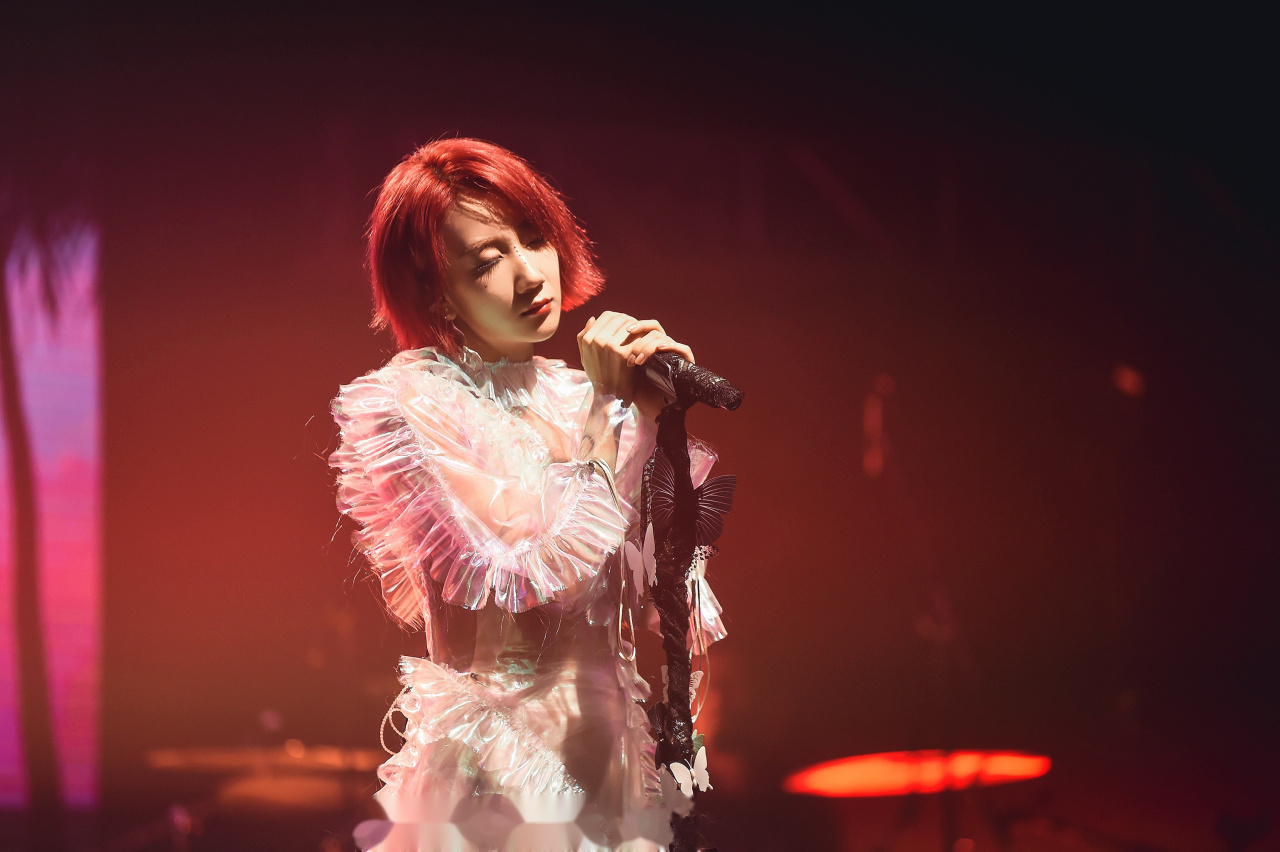 乃万线上演唱会我的首唱个人演唱会圆满结束啦,内心