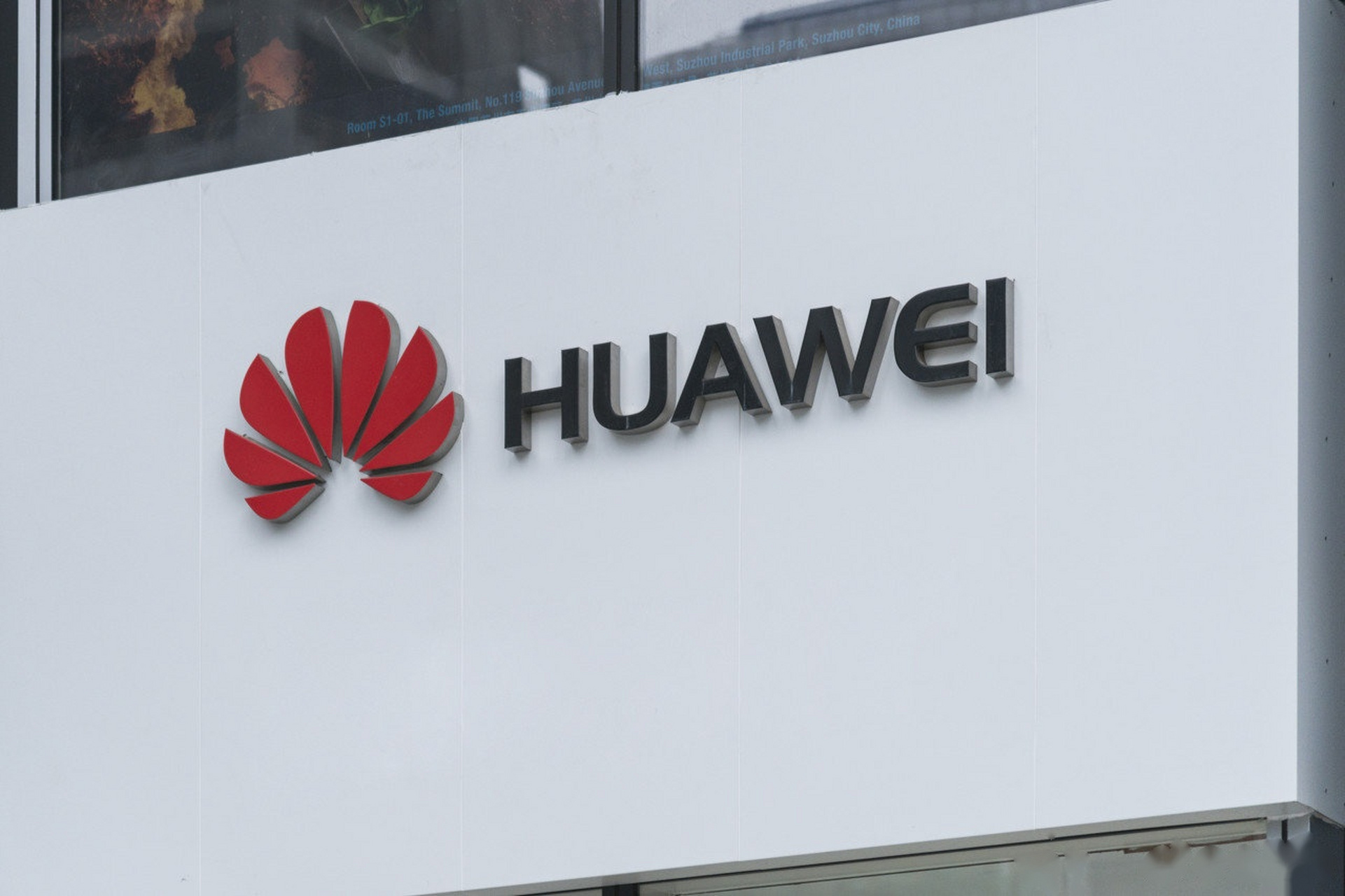 日媒拆解华为手机【探究被美禁运一年后华为变化 日媒又拆解了一部