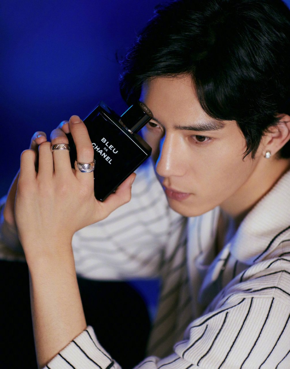 近期男星的香水大片一览:王一博,朱一龙,井柏然,王嘉尔