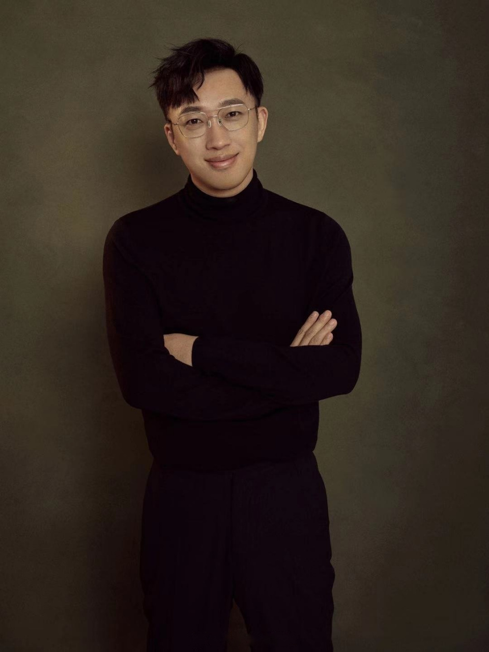 "说实话,演员要不是红到顶级,公司就只能一直亏钱".