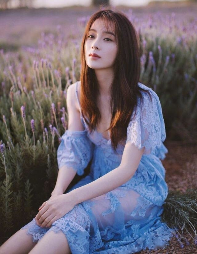 赵韩樱子真是豁出去了,这么透的裙子也能穿出去,这身材太真实.