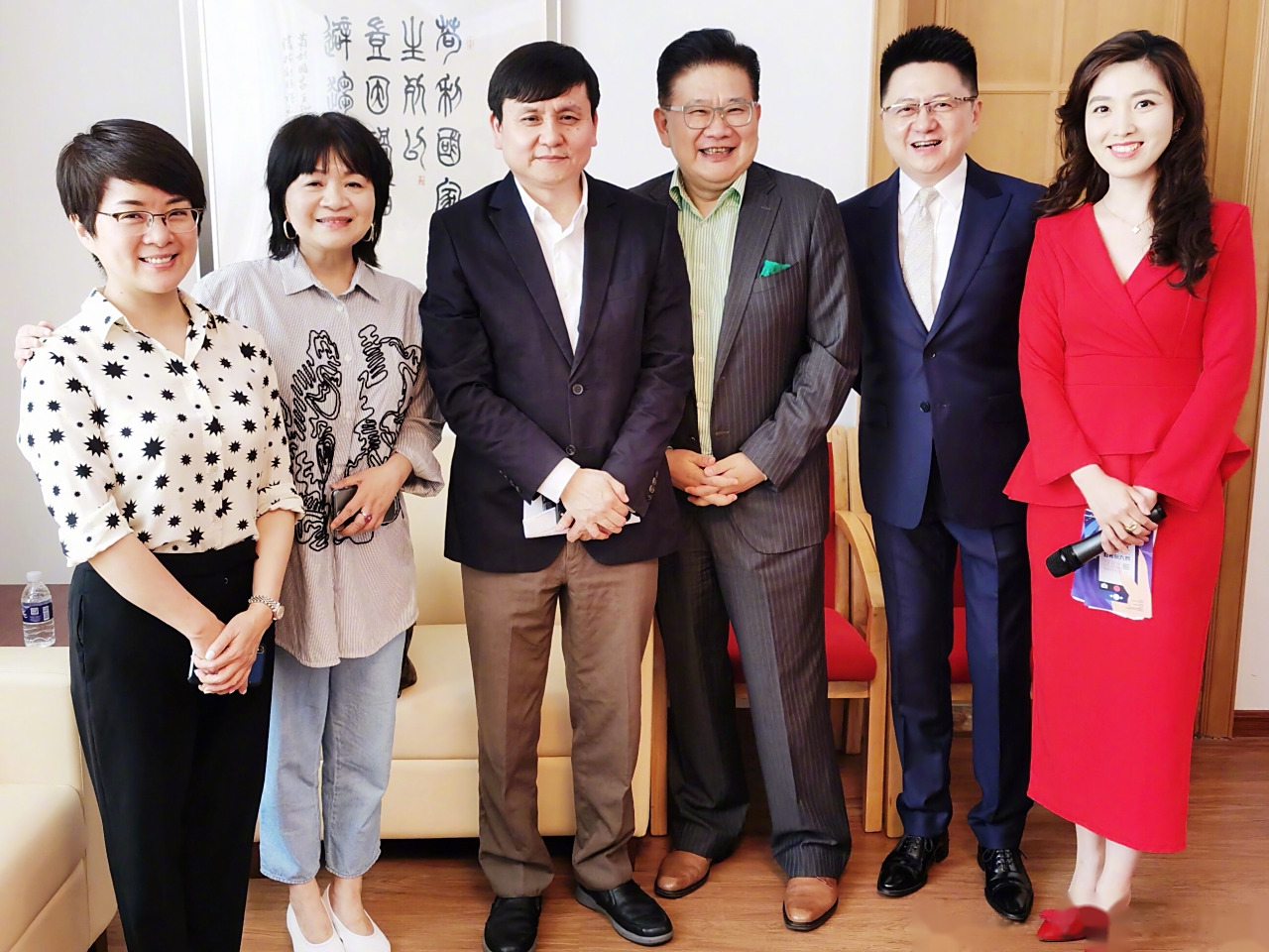 张文宏教授亲临上海电视艺术家协会主办"首届短视频大赛"颁奖典礼.