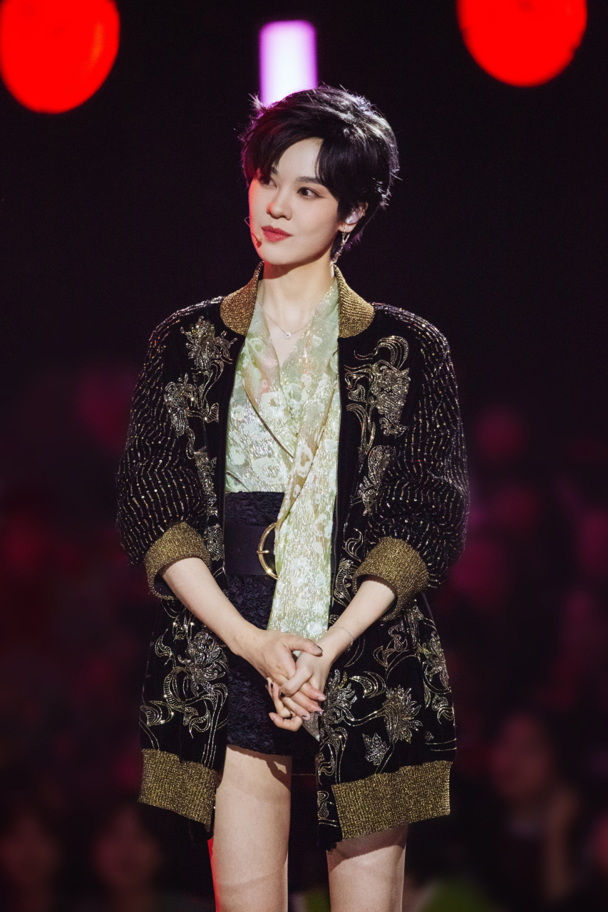 7月24日,最新一期《乘风破浪的姐姐》上线播出,由郁可唯 ,宁静,白冰