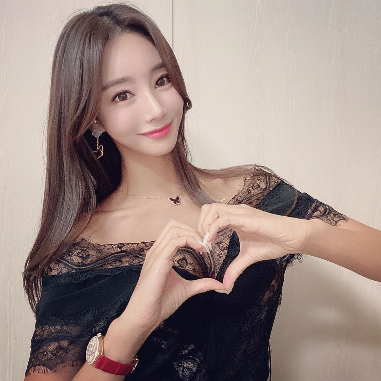 小姐姐给你笔芯