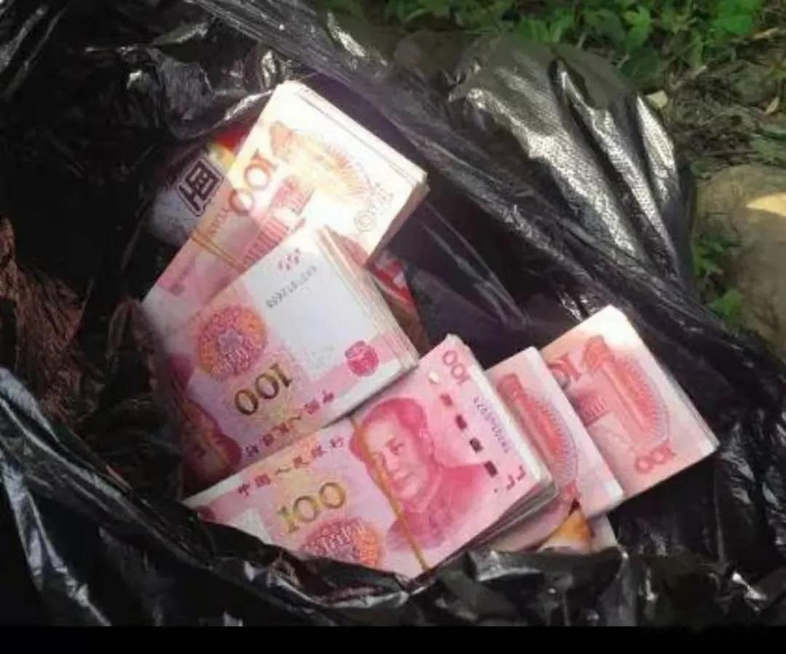 就因为接了一个电话,我错把14万现金当成垃圾扔了,1小时后才发现,惊出