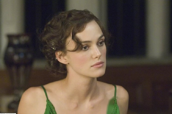 《赎罪》里的这条绿裙惊艳了多少人