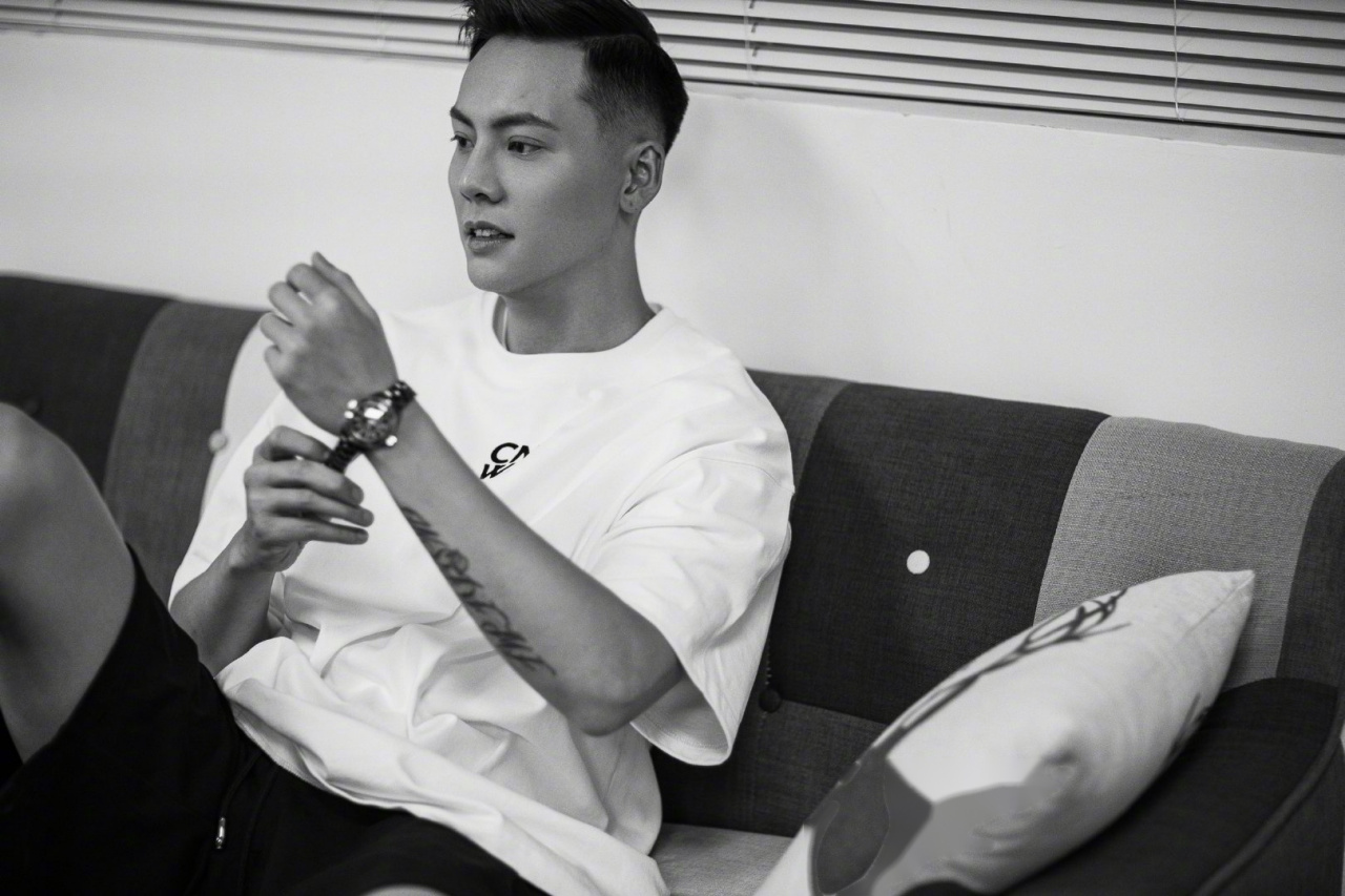 陈伟霆最新黑白大片发布!