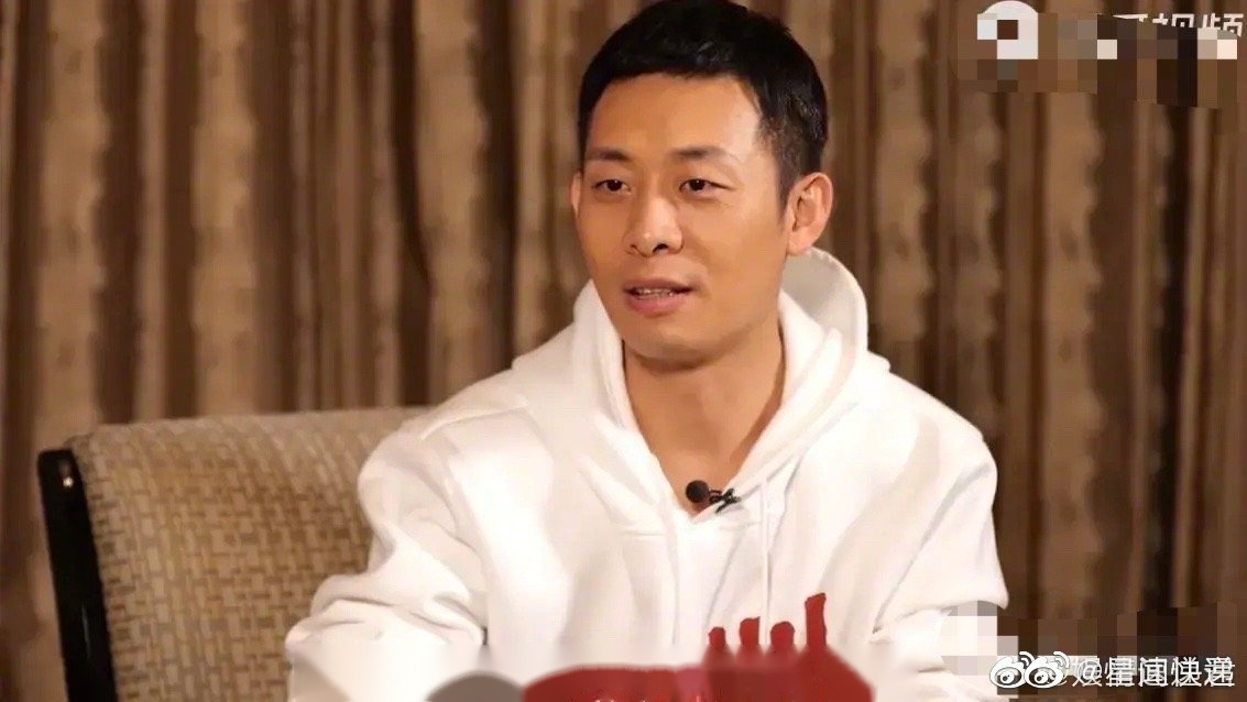 有一次,张译看到孙俪斜着眼睛看人,张译心想:这不是演甄嬛那个娘娘吗