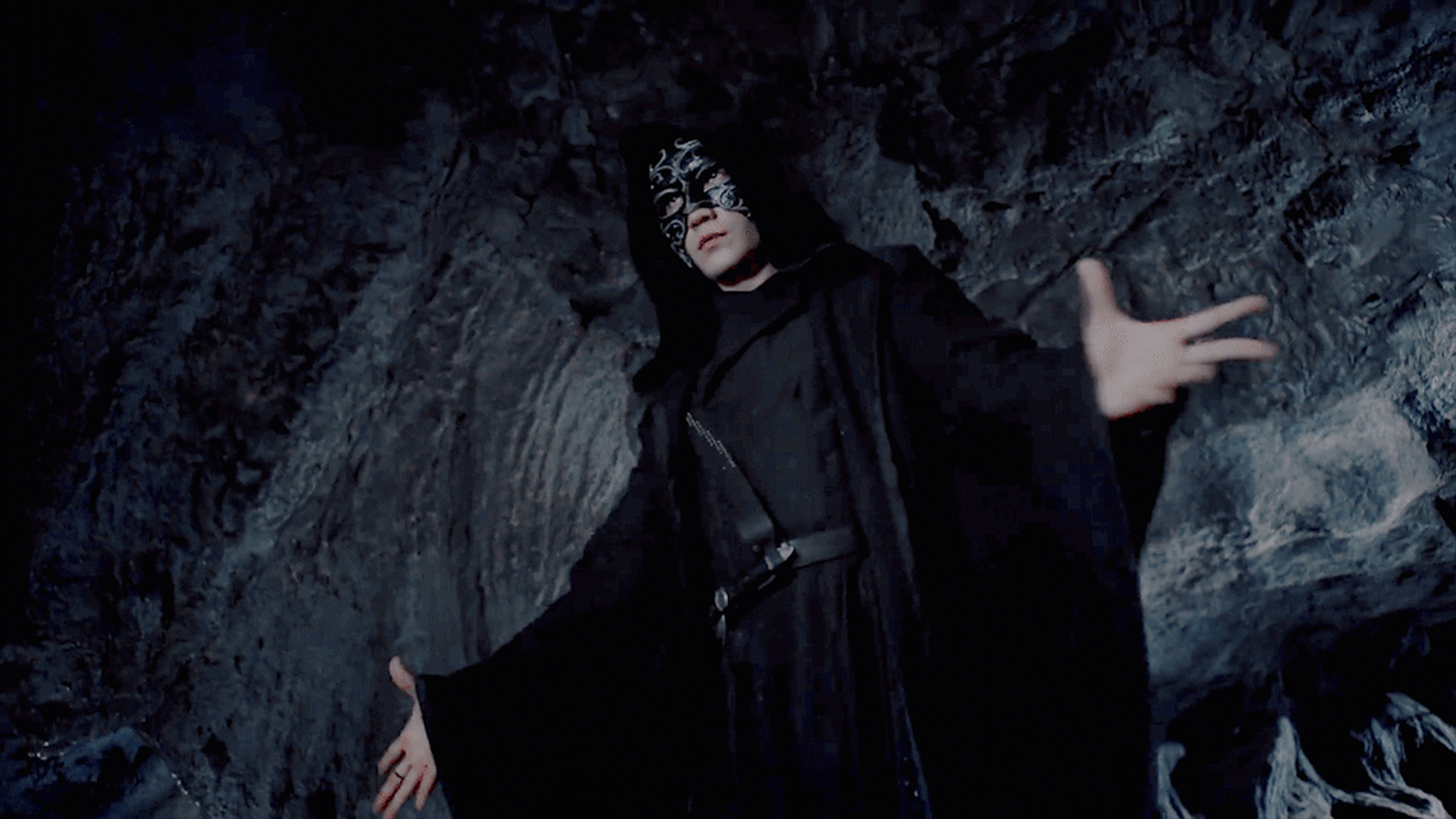 一人千面朱一龙,沈教授,黑袍使,夜尊,多个角色完美驾驭,颜值演技双