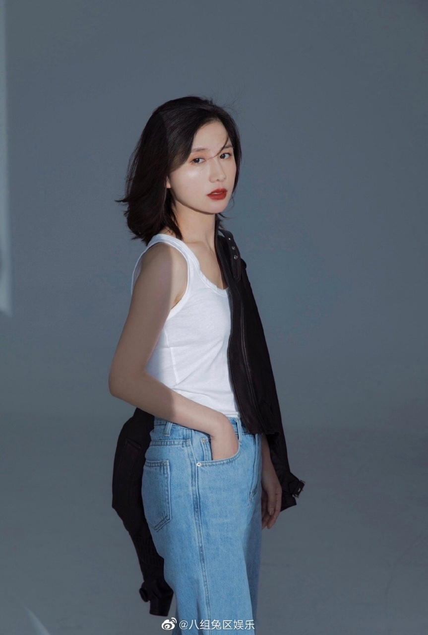 ", 2018年有网友曝光了黄景瑜王雨馨两人的结婚照,还指出张艺上插足