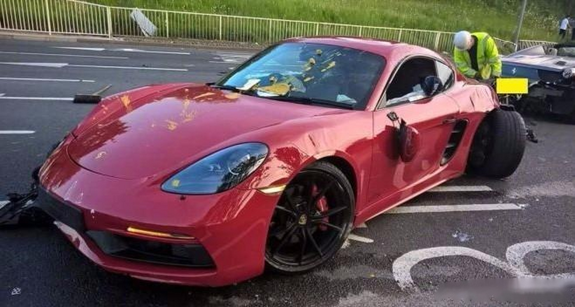 爱卡微图赏 当法拉利与保时捷擦出"激情"的火花.