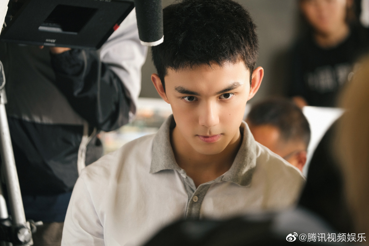 路小北完美演绎有一个警察♀爸爸的体验[偷笑] 打包一份"路小北"快递?