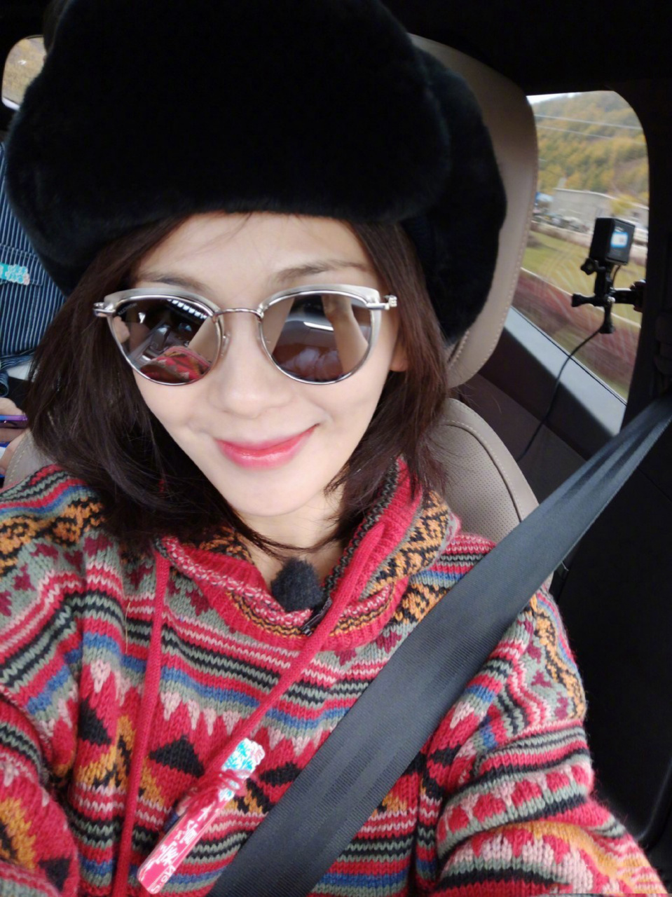 40岁刘涛重回颜值巅峰,扎丸子头嫩出新高度,帽子超时尚.