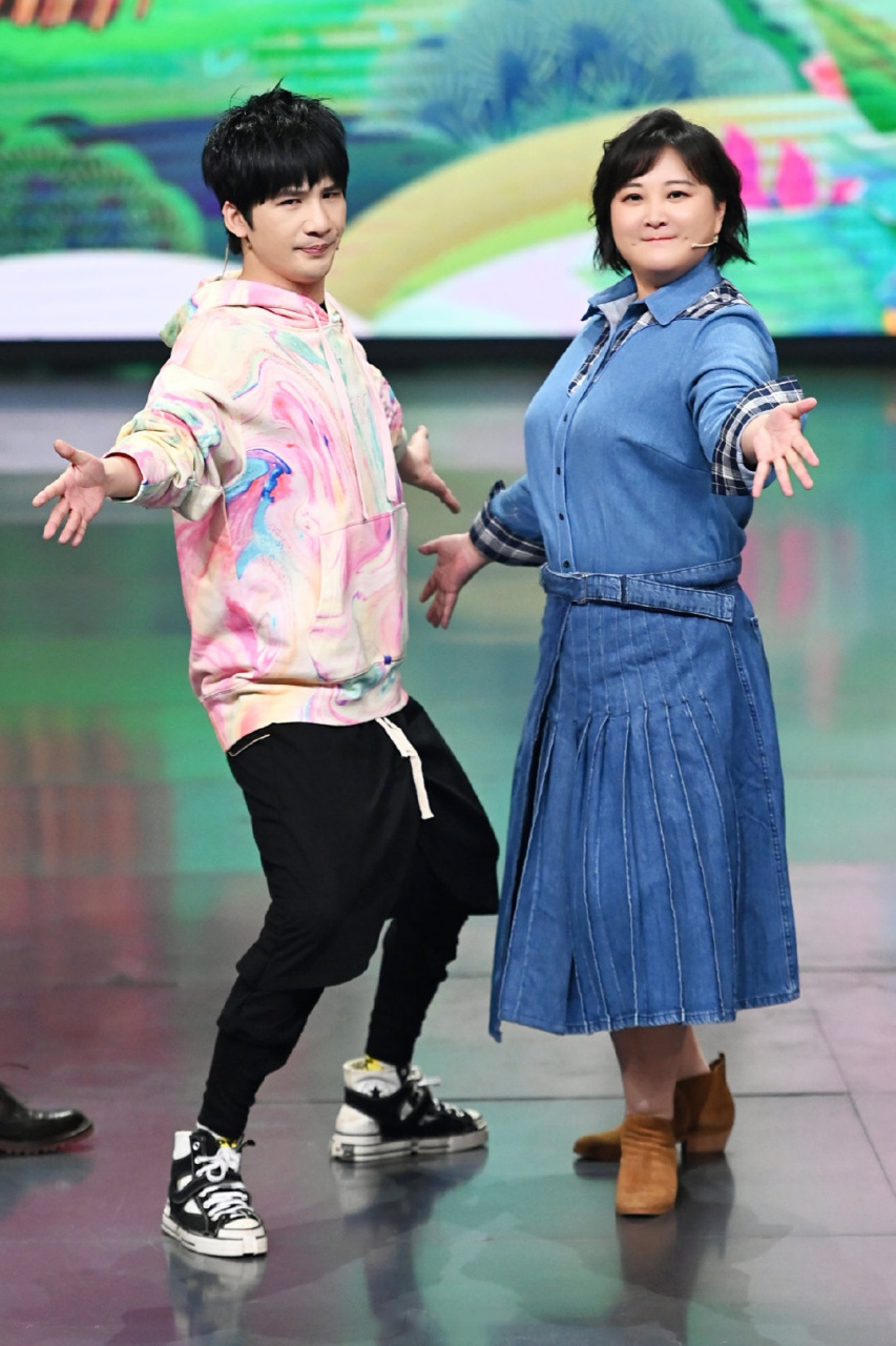 朋友,见证友谊的时刻来了,今晚21:10宁的好朋友贾玲邀宁共赴朋友之约