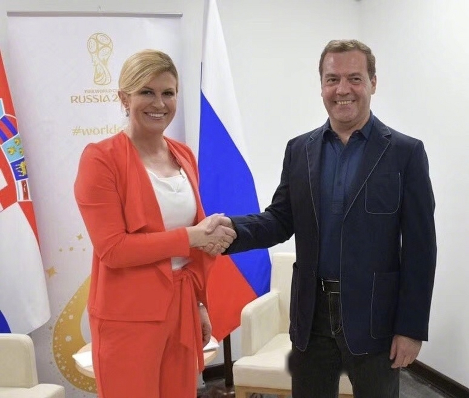 克罗地亚总统科琳达·格拉巴尔-基塔罗维奇身高173cm 俄总理小熊162