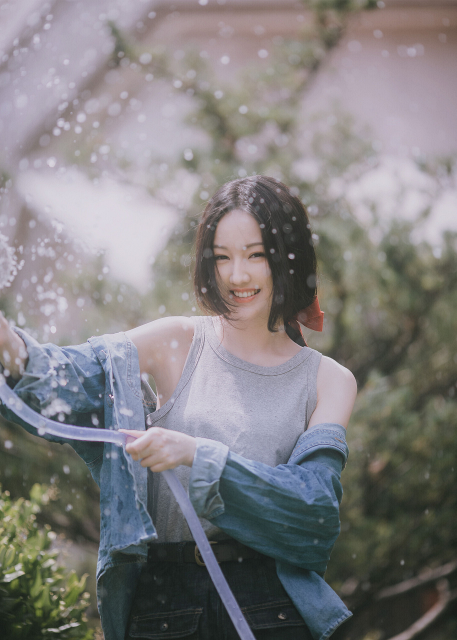 欢娱影视演员@黄馨瑶sarah 夏日复古写真曝光.