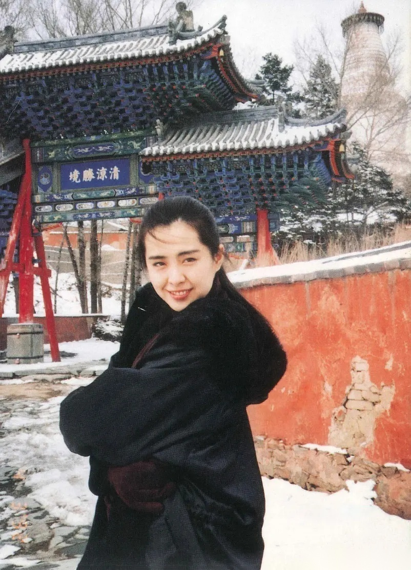 所谓"肤白胜雪"就是说王祖贤吧!