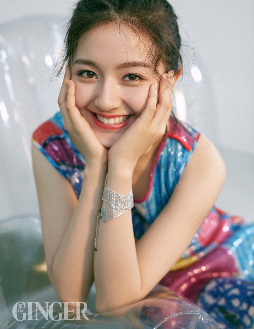 本来以为是个绝美回头杀,没想到居然是头发舞蹈特技迪妹这反差有点上