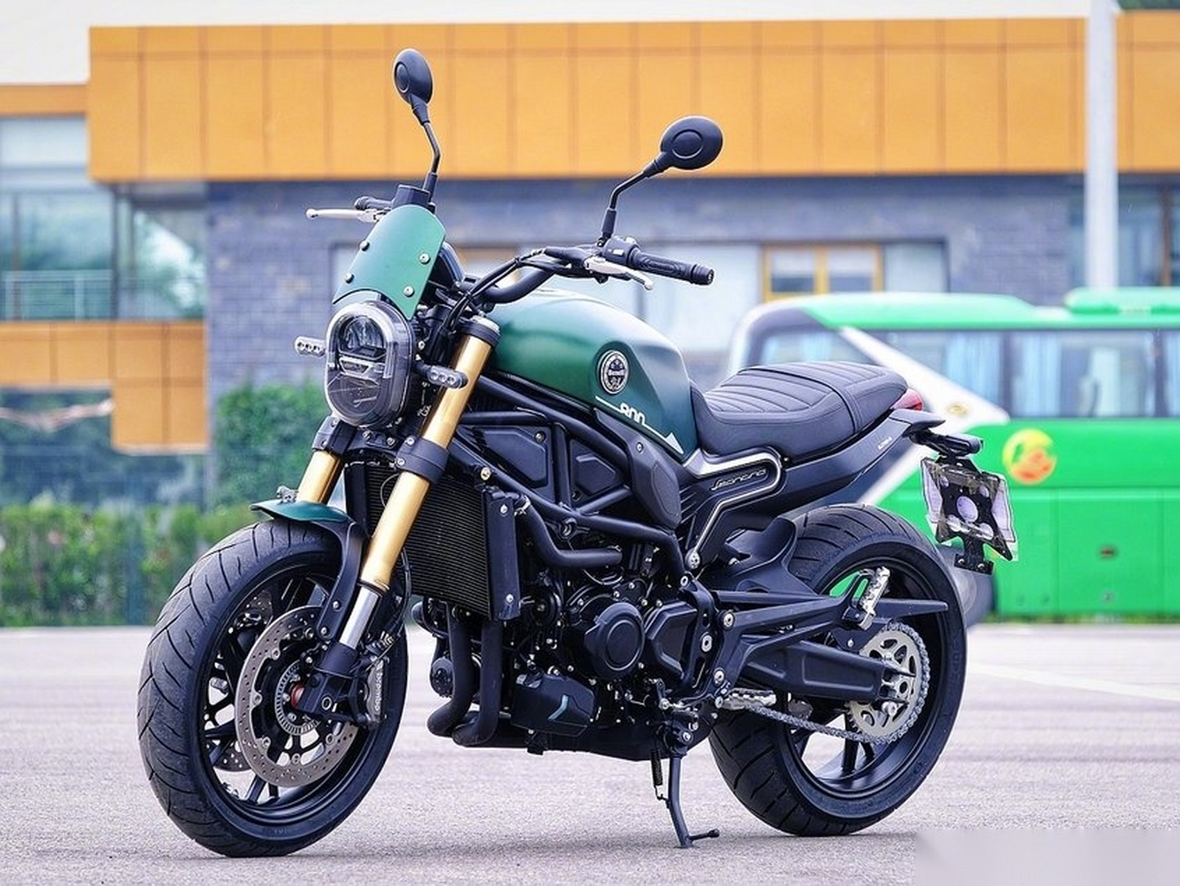 02【这回真的有内味了 试驾贝纳利幼狮800】现在我们见到的幼狮系列