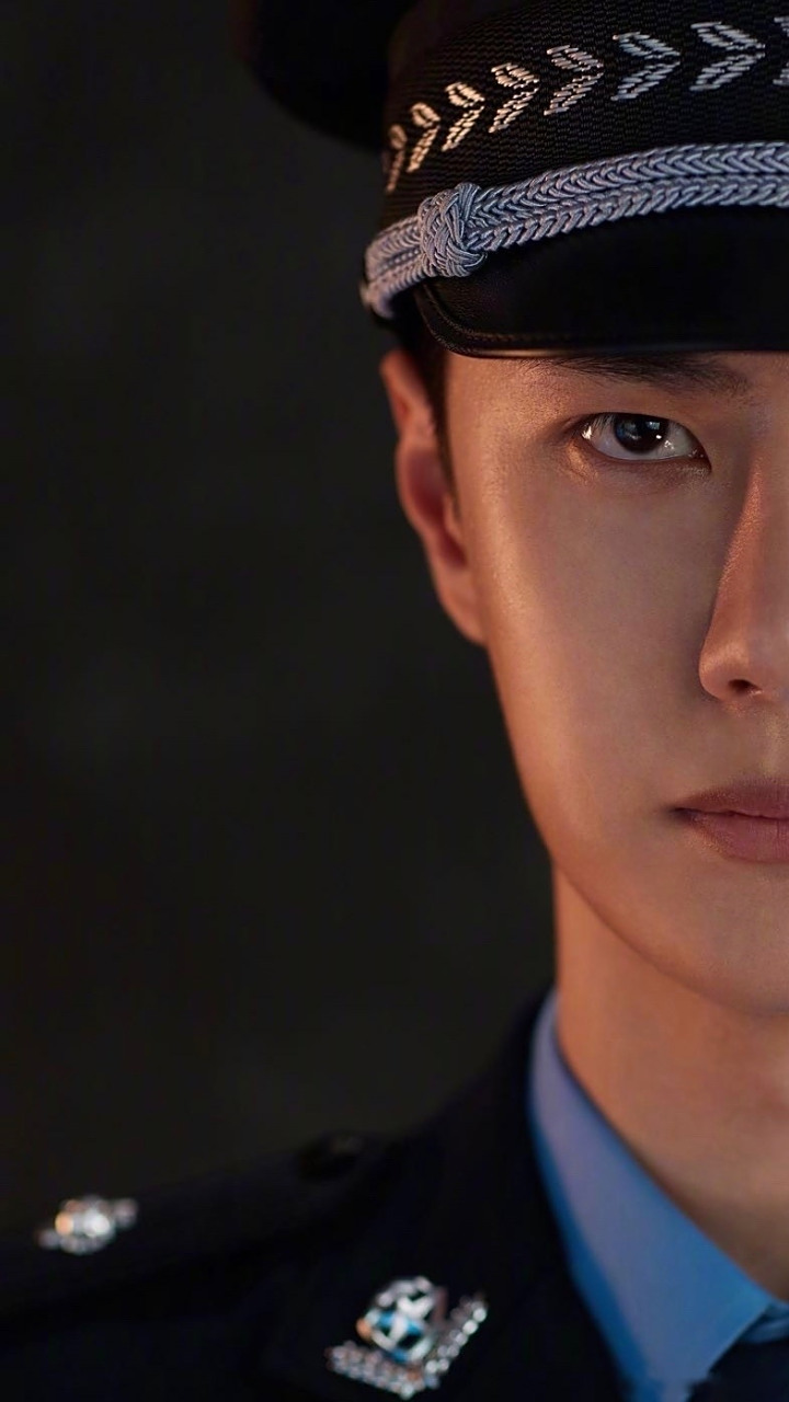 《冰雨火》的剧照都这么考究?王一博的脸一边冷色,一边是暖色,神了!