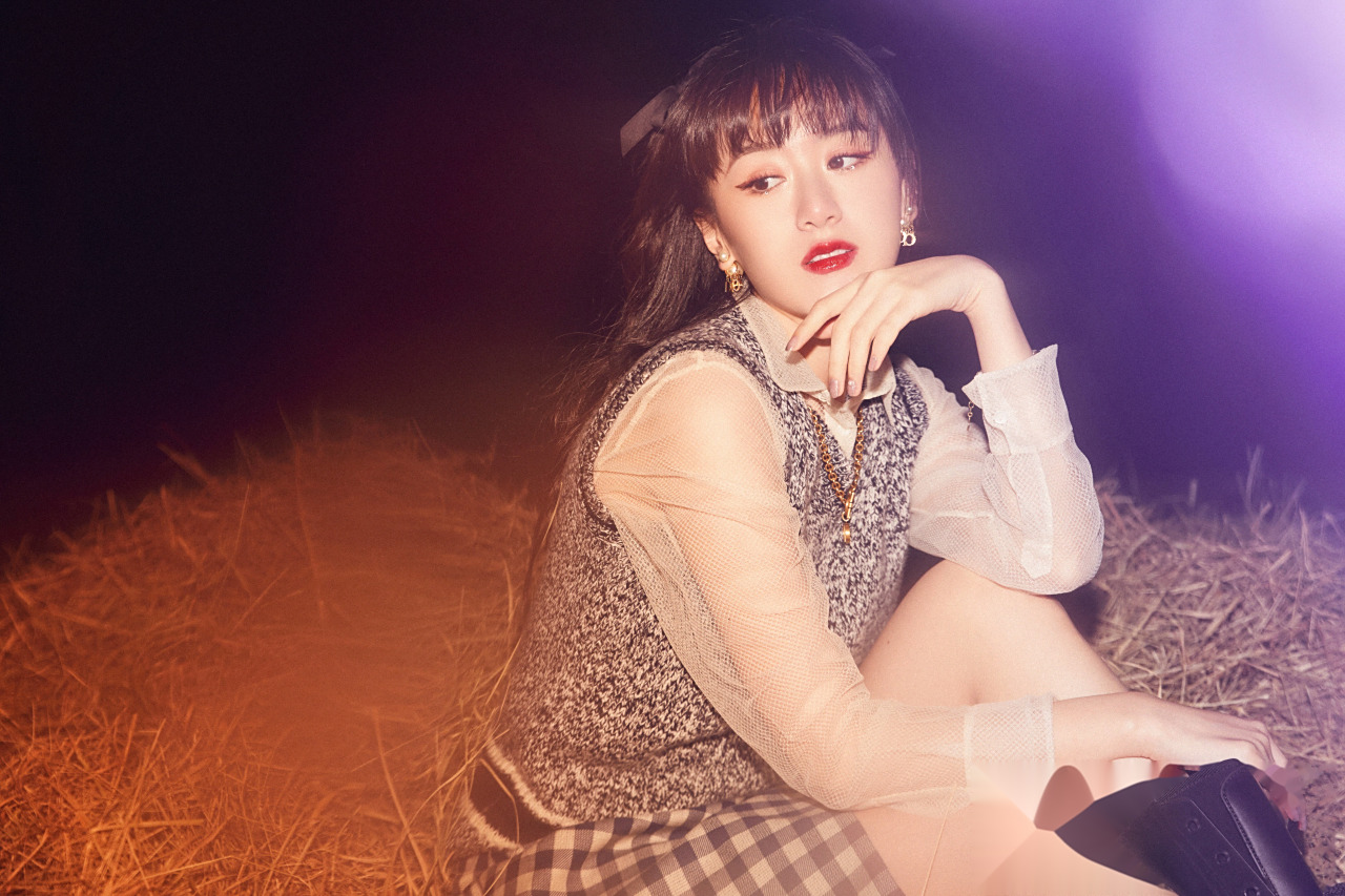 每日易星闻@袁冰妍荒野幻境大片 @袁冰妍 今日一组造