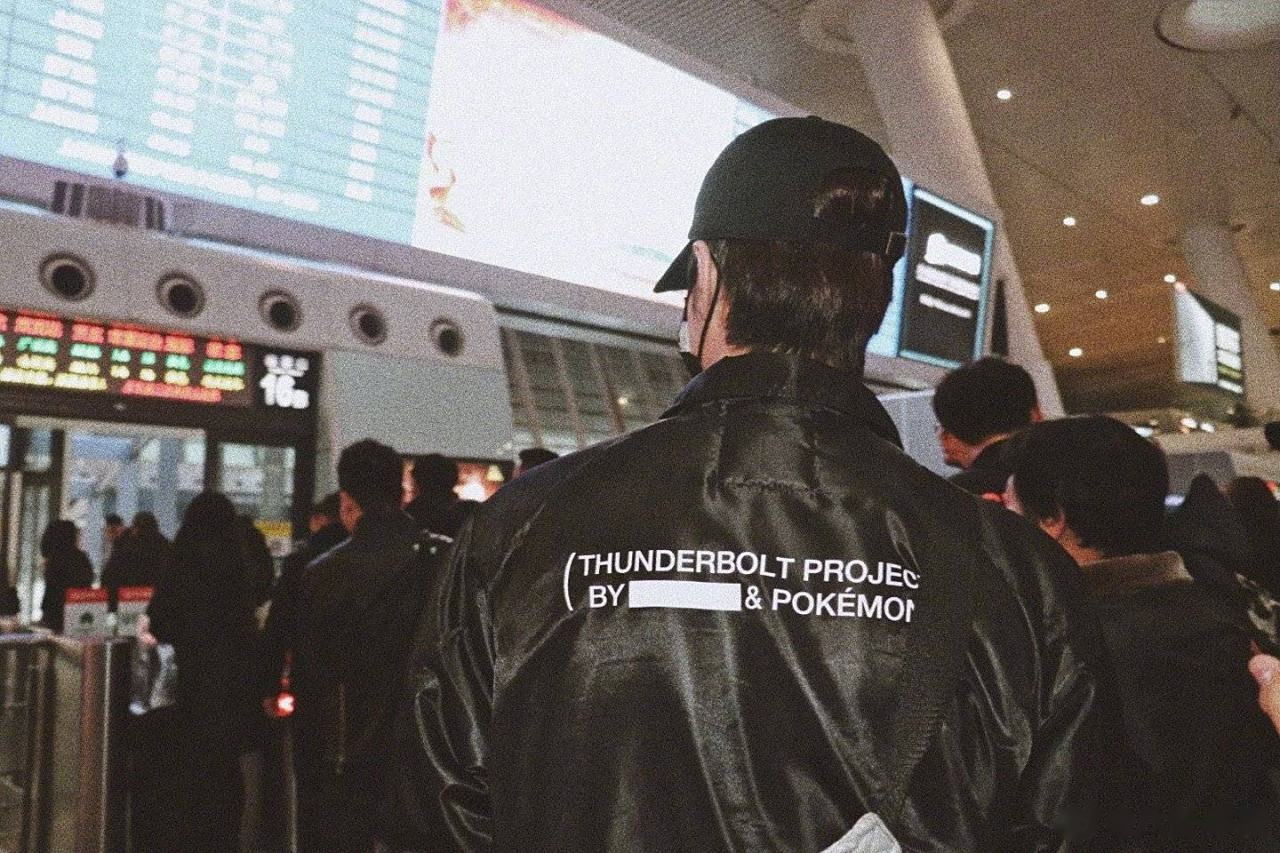 王一博背影封面酷盖的背影,藏不住的光芒!