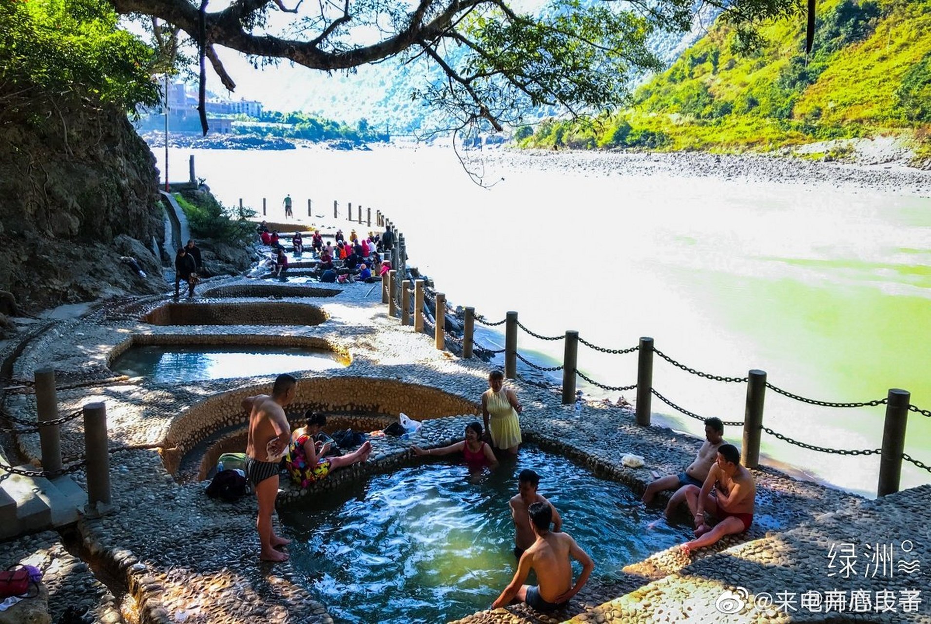 分享南麂土著的动态: #这个冬天这么玩# 「登埂澡堂」 云南|怒江