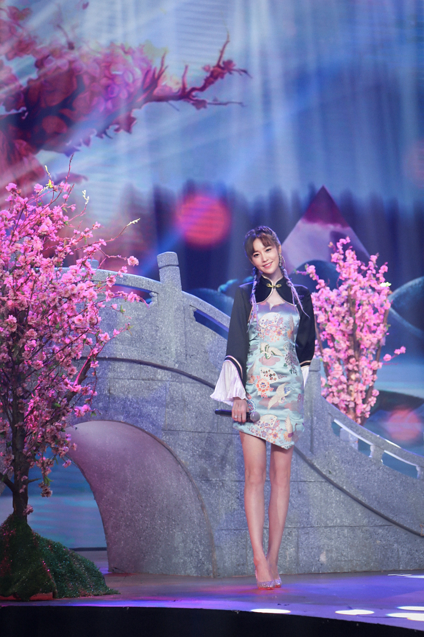 王紫格化身国风美少女———        《一起音乐吧-国风正当时