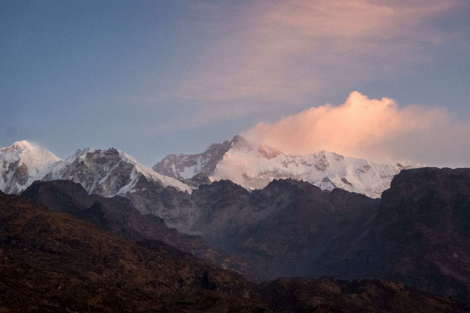 干城章嘉峰(kanchenjunga),也称作金城章嘉峰,位于喜马拉雅山脉中段